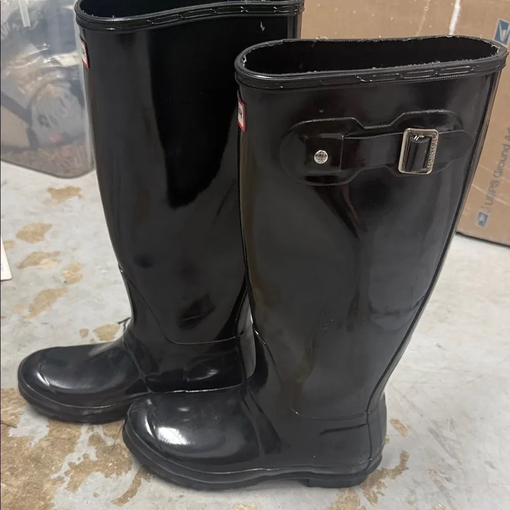 Hunter glossy black